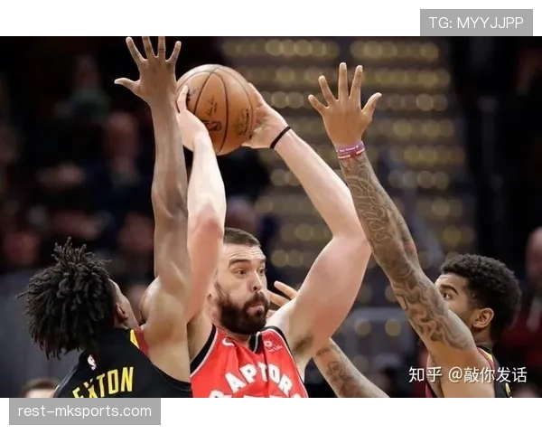 卡隆·巴特勒无球跑动拉开空间，提升锋线进攻效率