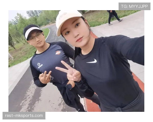 龚翔宇训练完直接啃鸡腿，这自律和放纵的切换也太真实了吧